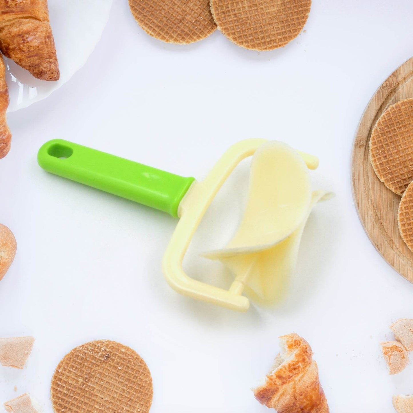 Plastic Cake Ball Cutter - Round Roll Forming Mold for Baking & Puri Making (1pc) - Gadgetspiremart