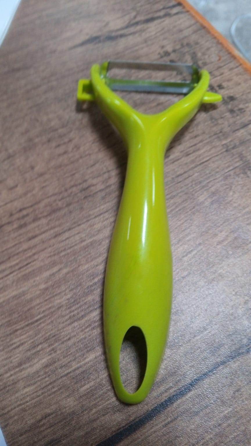 Kitchen Stainless Steel Vegetable and Fruit Peeler - Gadgetspiremart