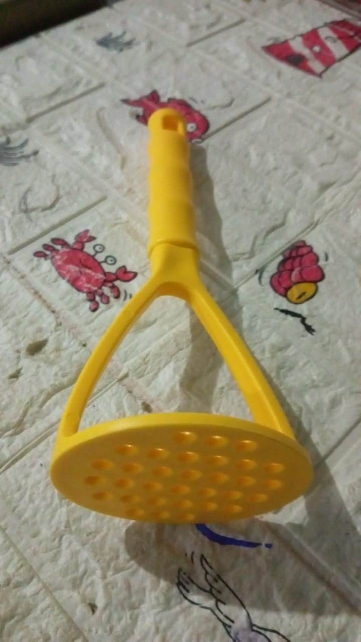 Kitchen Food Masher | Heavy Duty Masher for Fruits, Veggies & Potatoes | Soft Grip Handle (1 Pc) - Gadgetspiremart