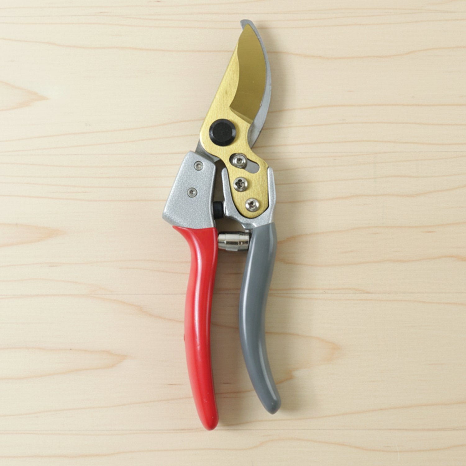 gardening scissors for branch and stem cutting