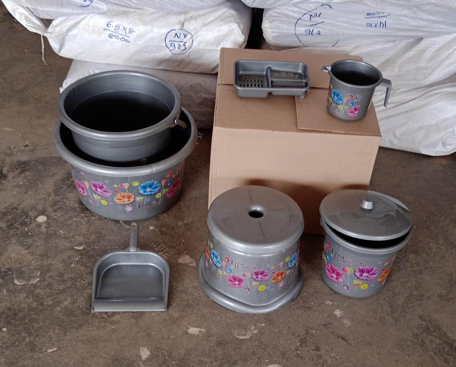 Large Capacity Plastic Bathroom Set of 7Pieces (1pc Big Tub, 1pc bucket,1pc , 1pc Mug, 1pc Soap Case, 1pc , 1pc Stool) - Gadgetspiremart